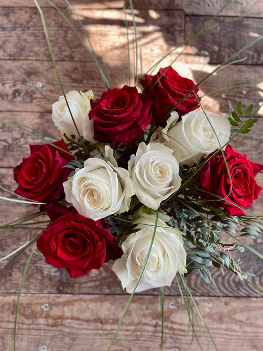 Bouquet de Rose rouge et blanche - Philo et Capucine - Fleuriste Gujan-Mestras