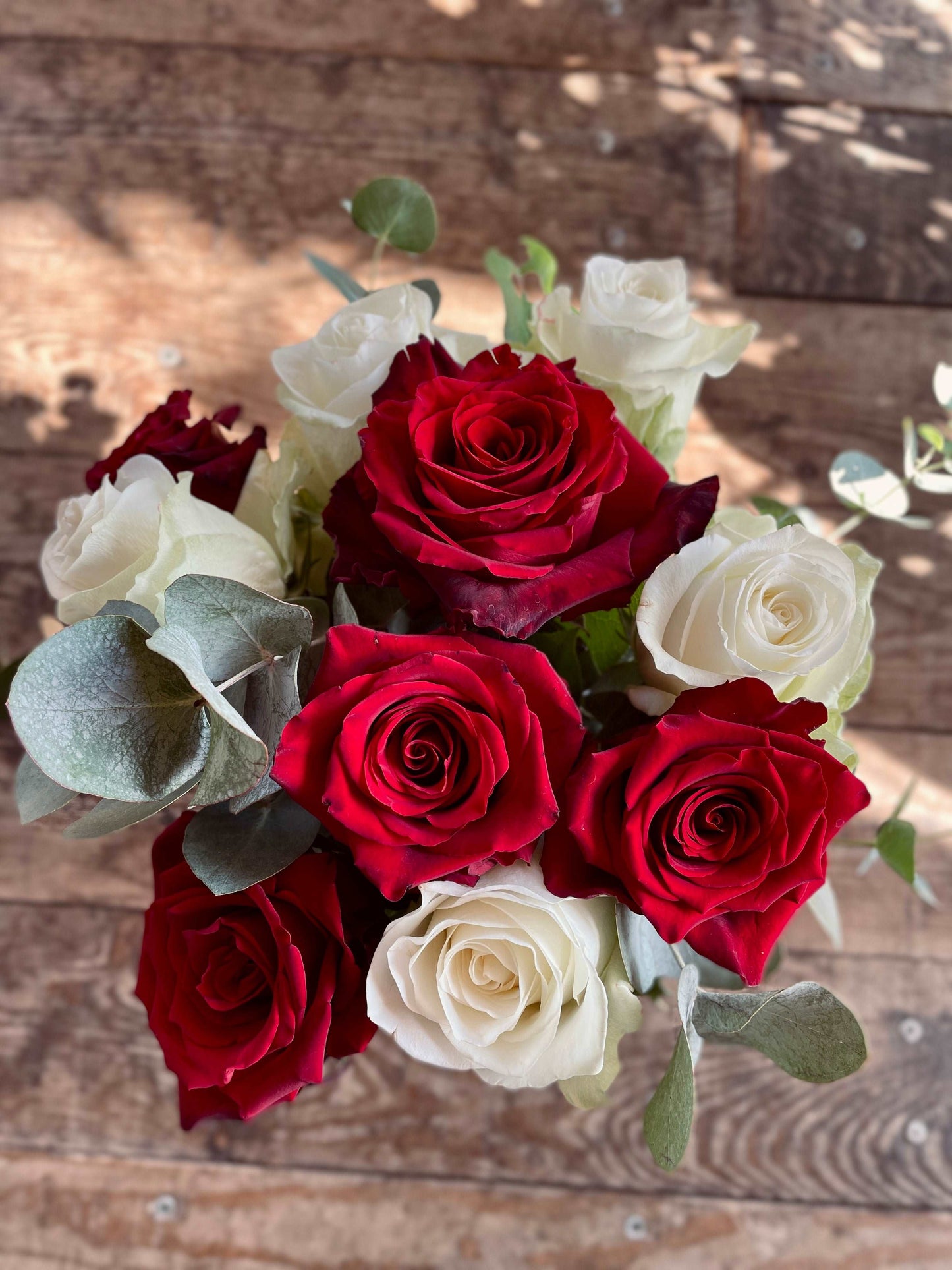 Bouquet de Rose rouge et blanche - Philo et Capucine - Fleuriste Gujan-Mestras